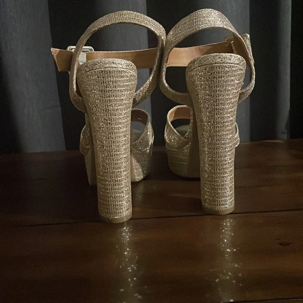 Brand New without box. Cutest Hold platform heel - Picture 4 of 5